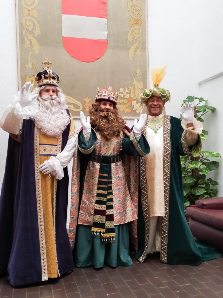 Golpeteo Emigrar enaguas Los trajes de los Reyes Magos han sido confeccionados en Puertollano